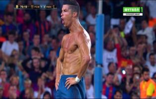 Cristiano Ronaldo marque face au FC Barcelone